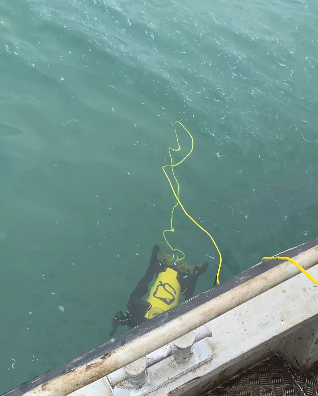 The vehicle going under from the side of a vessel