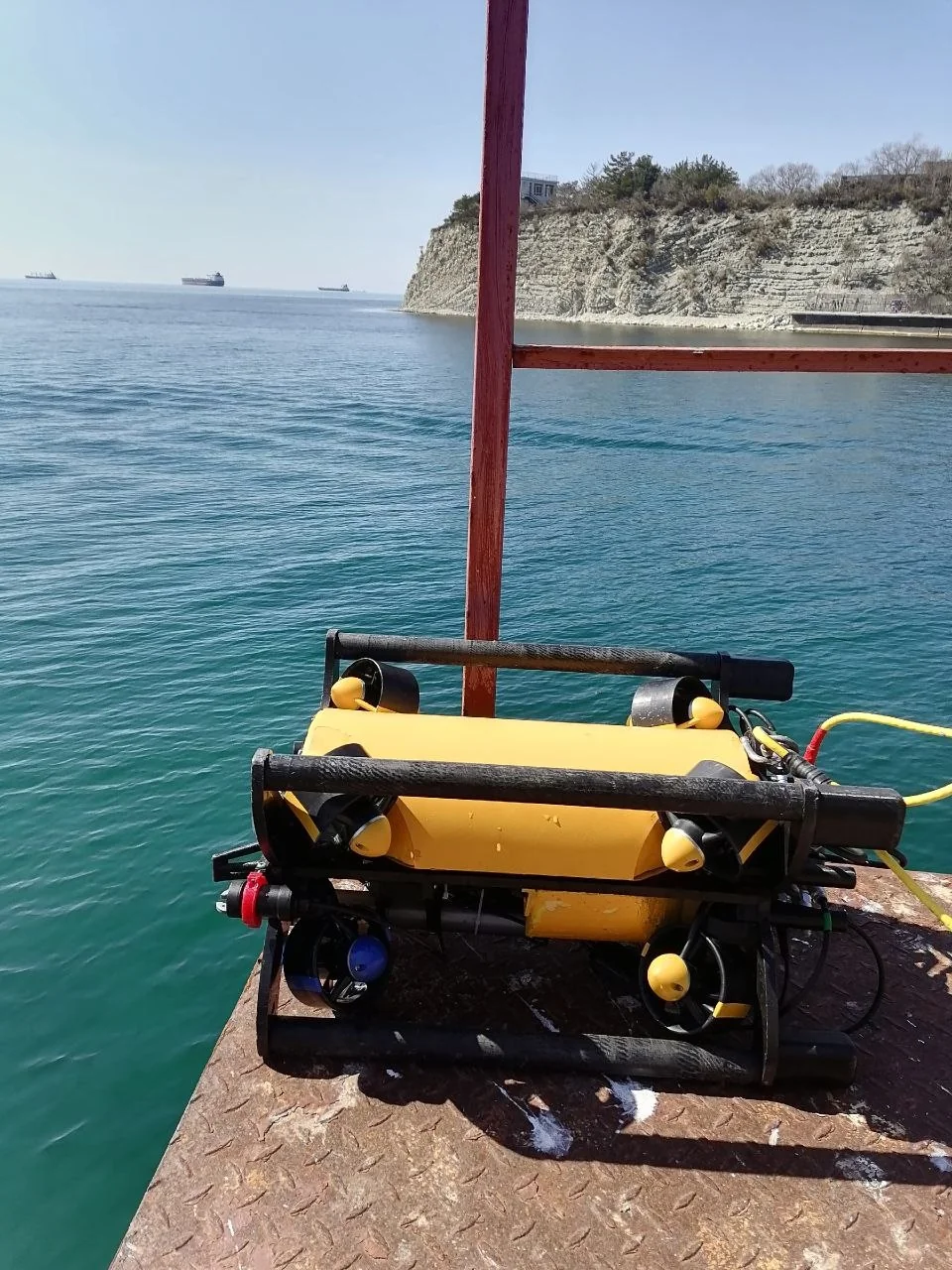 The vehicle on a pier before a sea dive